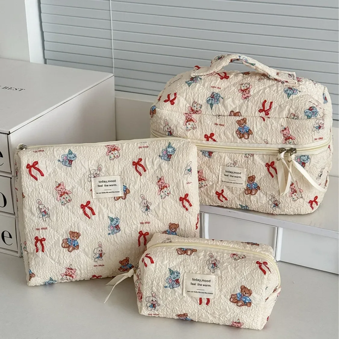 lot de 3 trousses de toilette matelassées à nœuds et motifs floraux, style vintage, grande capacité, souples et portables, pour maquillage et articles de toilette