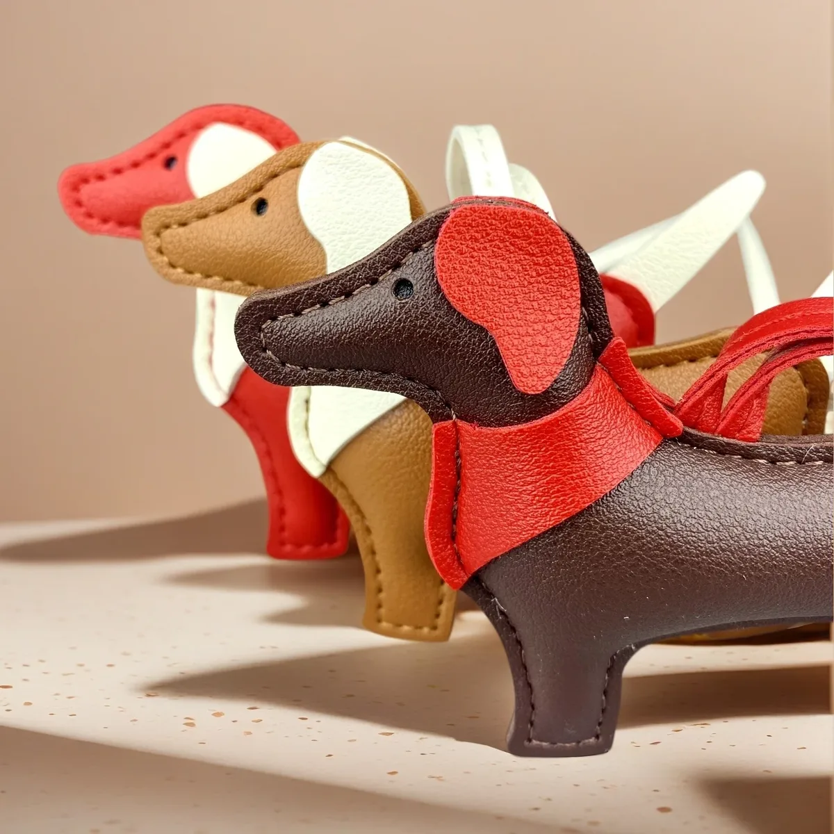 breloque tendance en cuir pu pour sac à dos, motif chien en profil latéral, design unique écharpe-mane, penden