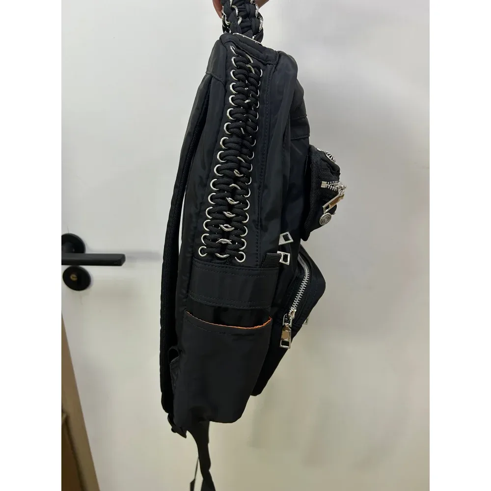 sac à dos unisexe en nylon à rivets porter fashion, grand volume de rangement, portable, style urbain, pour les trajets quotidiens, le camping et les activités de plein air.