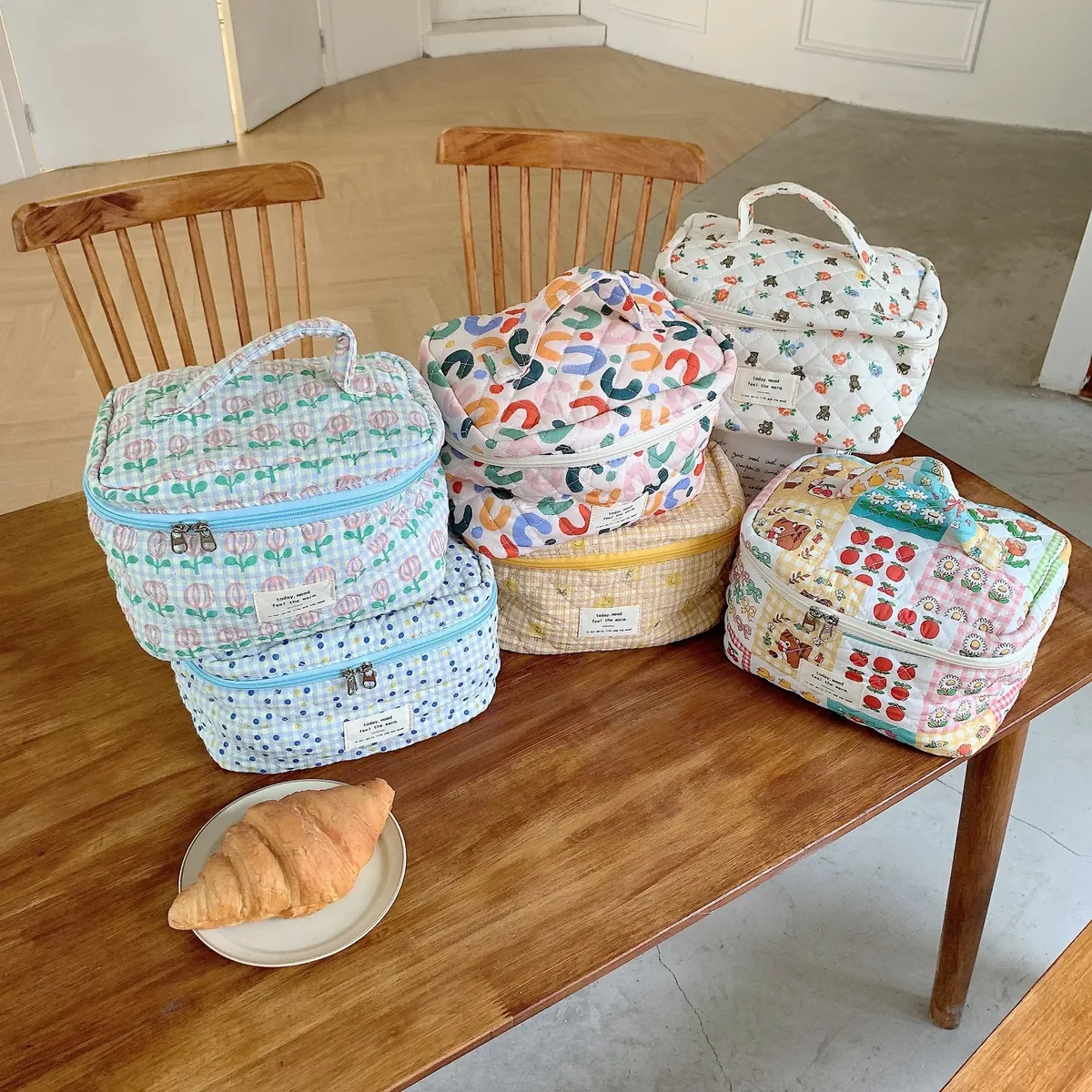 sac de maquillage en coton matelassé pour femmes, mignon, organisateur de cosmétiques à fermeture éclair, pochette essentielle de voyage, sac à main en forme de boîte, trousse de toilette pour dames