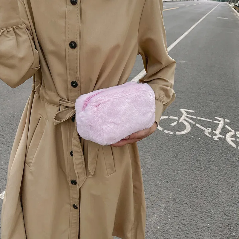 pochette à maquillage en peluche, sac cosmétique sécurisé en fausse fourrure, pochette à maquillage moelleuse, pochette cosmétique grande capacité en peluche pour pochette élégante