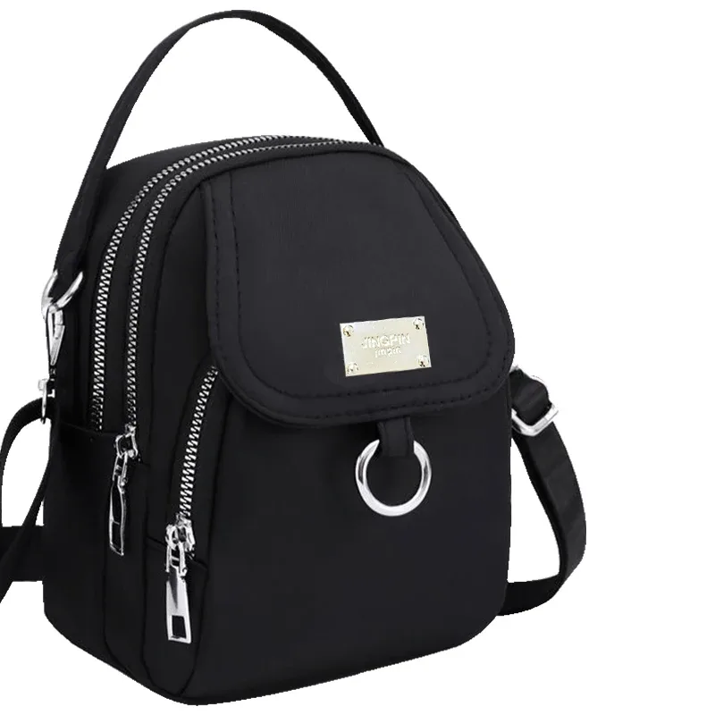 sac à dos pour enfants avec bandoulière réglable, adapté aux voyages et aux sorties. il possède plusieurs poches.