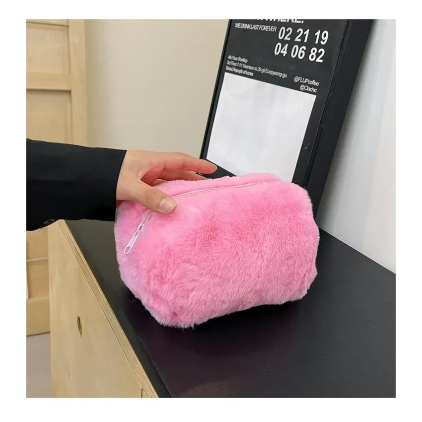 nouveau 1 pièces sac cosmétique en peluche crayon fille couleur bonbon sac à main banquet fête dame sac cosmétique maquillage
