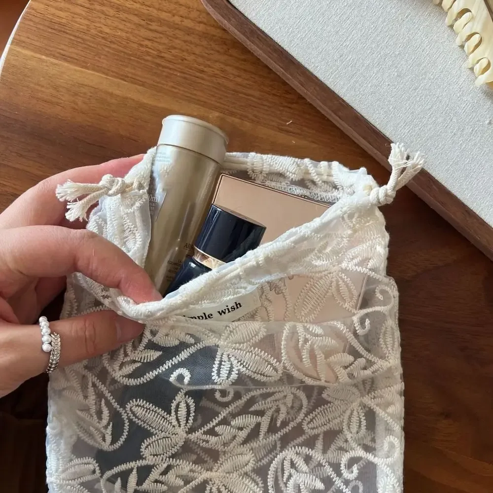 pochette portable à cordon brodée de fleurs, sacs rétro en maille mignons, sacs de rangement pratiques en organza avec cordon en dentelle