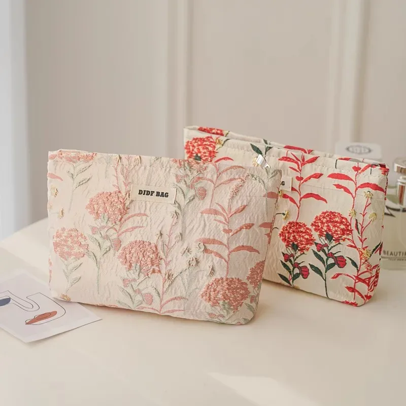 trousse de maquillage couleur crème avec broderie florale, trousse de toilette de voyage de grande capacité, pochette cosmétique élégante pour femmes, sac à main mignon