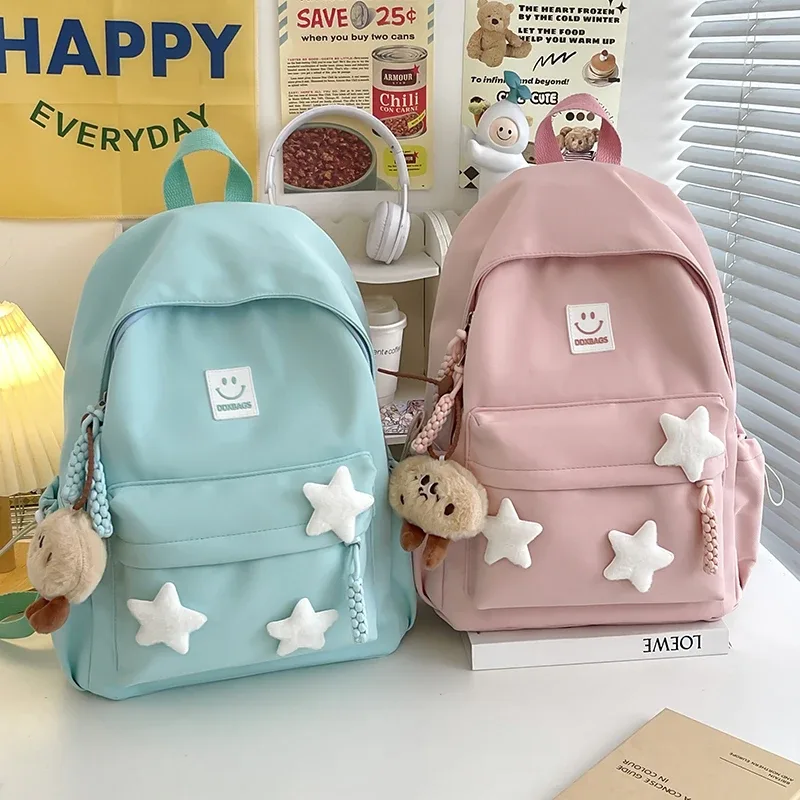 Sac à Dos Rose Mignon pour Filles Cartable à la Mode Décoré d'Étoiles avec Porte-clés en Peluche Parfait pour une Utilisation Quotidienne et l'École Style Adorable et Tendance Idéal pour Adolescente