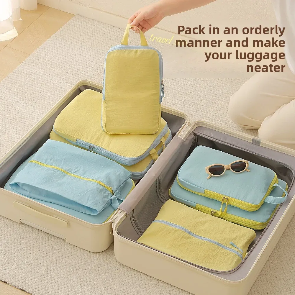 cubes de rangement taslan jaunes, ensemble de quatre pièces, organisateur de bagages à compression pour gagner de la place avec sac à chaussures pour les voyages en cabine et les vacances