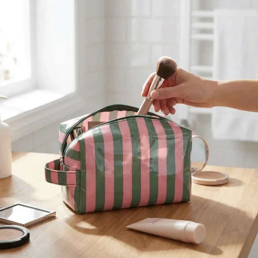 Trousse de Toilette Rayée Imperméable Grande Capacité en PVC Rose Simple et Portable pour Maquillage et Plage