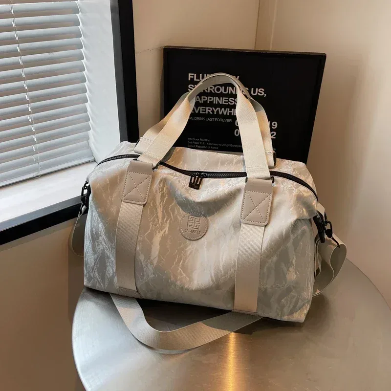 Sac de voyage à fermeture éclair en PU de couleur unie, grande capacité, sac à bandoulière polyvalent et décontracté, doux, tendance, offre spéciale, 2026