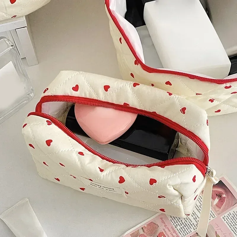 sac de maquillage matelassé à fermeture éclair pour femmes, sac à cosmétiques pour femmes, sac de maquillage en forme de cœur ins, pochette petite et grande trousse de toilette