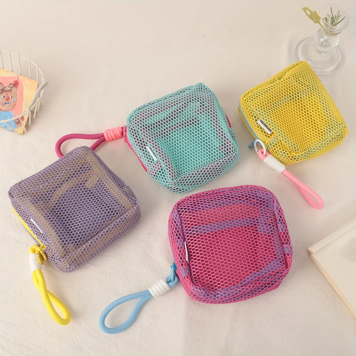 Sac de rangement cosmétique carré Portable avec fermeture éclair, sac de rangement polyvalent pour articles divers, sac cosmétique en maille légère et élégante