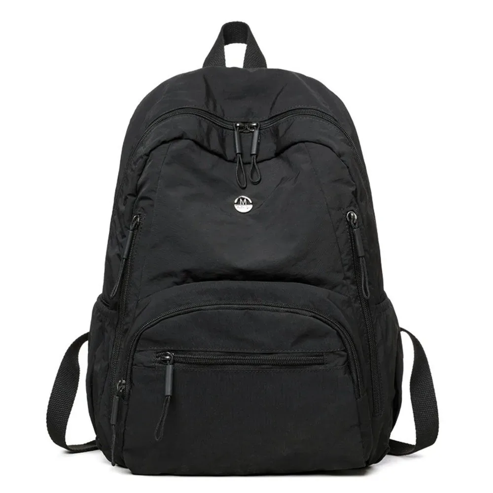 sac à dos minimaliste en nylon de grande capacité, léger, avec fermeture éclair sécurisée, sac à dos durable et imperméable pour l'école et l'utilisation quotidienne.