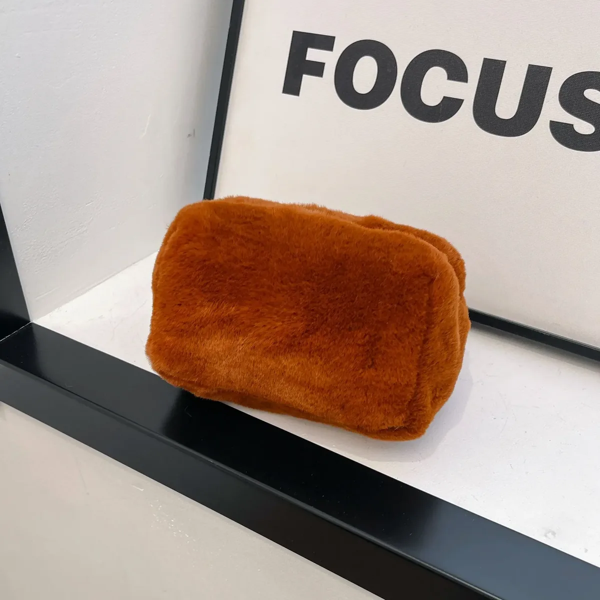 sac à maquillage en fausse fourrure moelleuse et mignonne, grande capacité, pochette cosmétique pour les voyages et l'usage quotidien