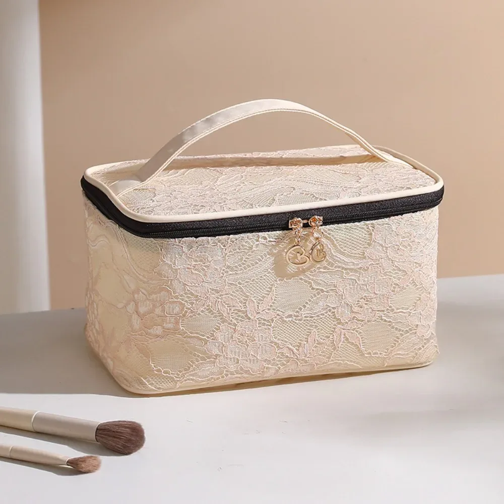 trousse de maquillage portable élégante, grande capacité, pochette de toilette de voyage en dentelle, motif floral avec poignée, sac de rangement de cosmétiques pour femmes