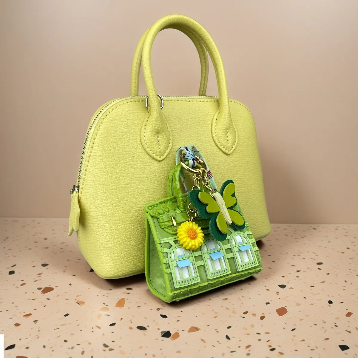 Ensemble Pochette Tournesol et Porte-clés en Cuir PU Vert Pomme - Porte-monnaie Fonctionnel, Étui pour Écouteurs, Organisateur de Câbles - Accessoire de Sac, Cadeau
