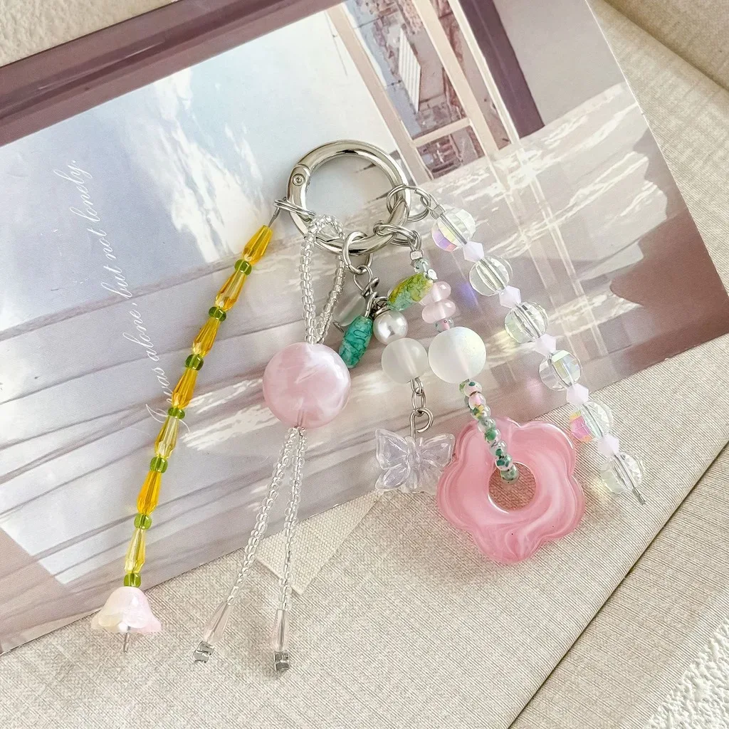 porte-clés fleur rose mignon avec perles en acrylique et cristaux, breloque de sac à pompon pour la décoration de sacs à main et sacs à dos