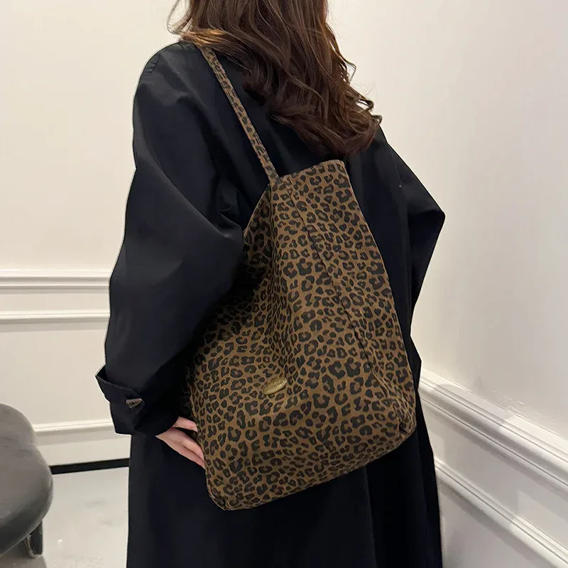 sac fourre-tout grande capacité en toile double face imprimé léopard pour femme, style décontracté universitaire, sac à bandoulière, sac de ville pour trajets quotidiens