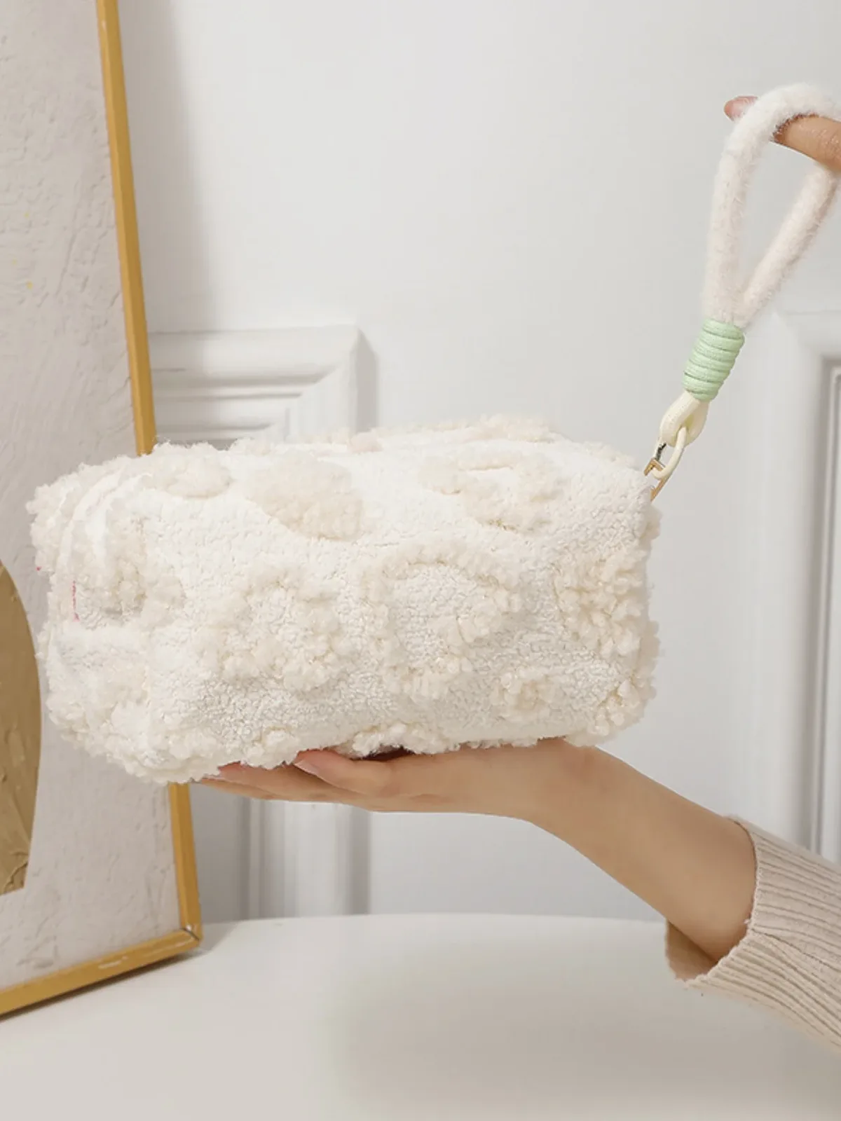 sac de rangement en peluche en forme de cœur, sac de papeterie de grande capacité pour étudiants, sac de rangement portable pour matériel de journalisation, sac de rangement pour cosmétiques en peluche mignon de grande capacité pour filles