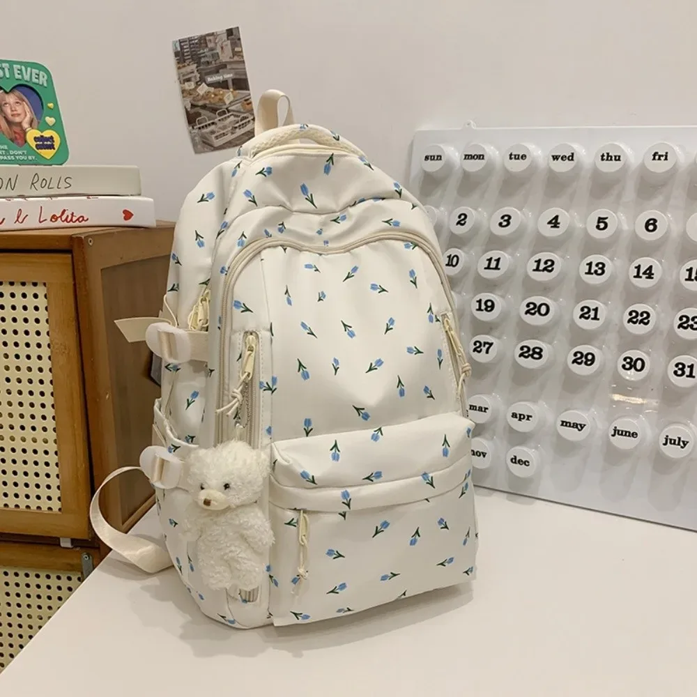 sac d'école en nylon pour étudiants, sac à dos de grande capacité de style preppy pour femmes avec pendentif, sac à dos de voyage à motif floral