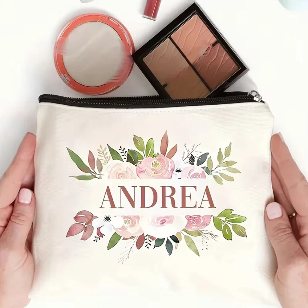 1 pièce de trousse de maquillage florale personnalisée avec impression sur mesure - trousse de rangement cosmétique en polyester avec nom personnalisé, sac de voyage unisexe avec fermeture éclair, léger et inodore, adapté aux cadeaux de enterrement de vie de jeune fille ou à un usage quotidien, trousse de maquillage de voyage personnalisée, trousse de toilette avec fermeture éclair, légère, polyvalente, grande capacité, cadeau idéal pour la famille et les amis