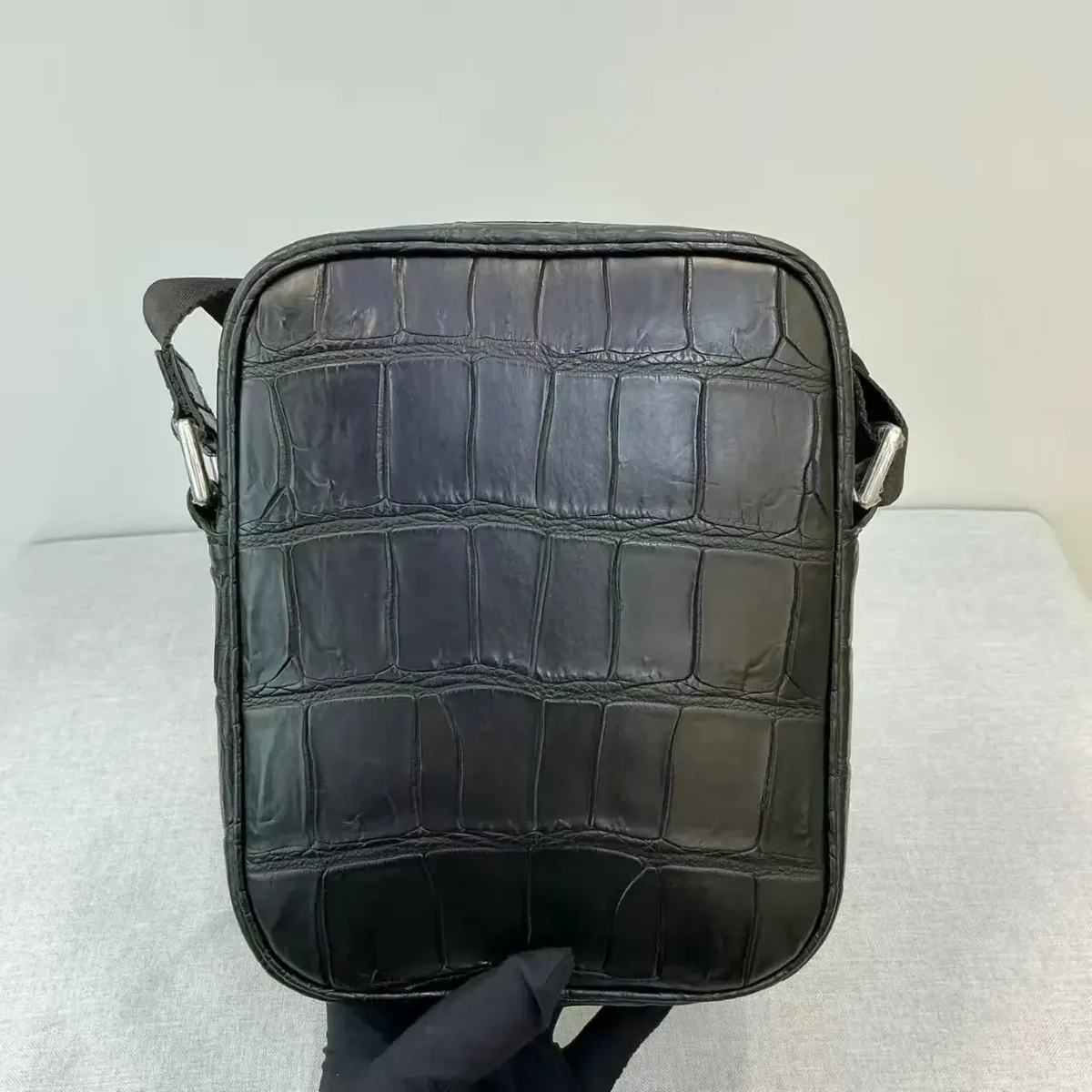 haut de gamme qualité véritable/réel 100% peau de crocodile hommes sac à bandoulière petite taille taille/épaule hommes sac rouge noir couleur