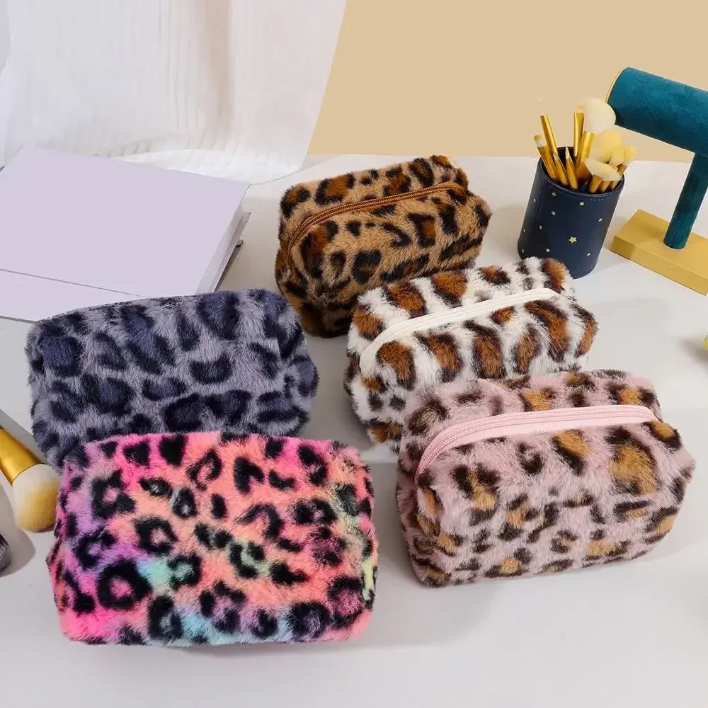 Trousse de maquillage à imprimé léopard à la mode, trousse de toilette à fermeture éclair, sac cosmétique de voyage en peluche portable, grande capacité, haute qualité