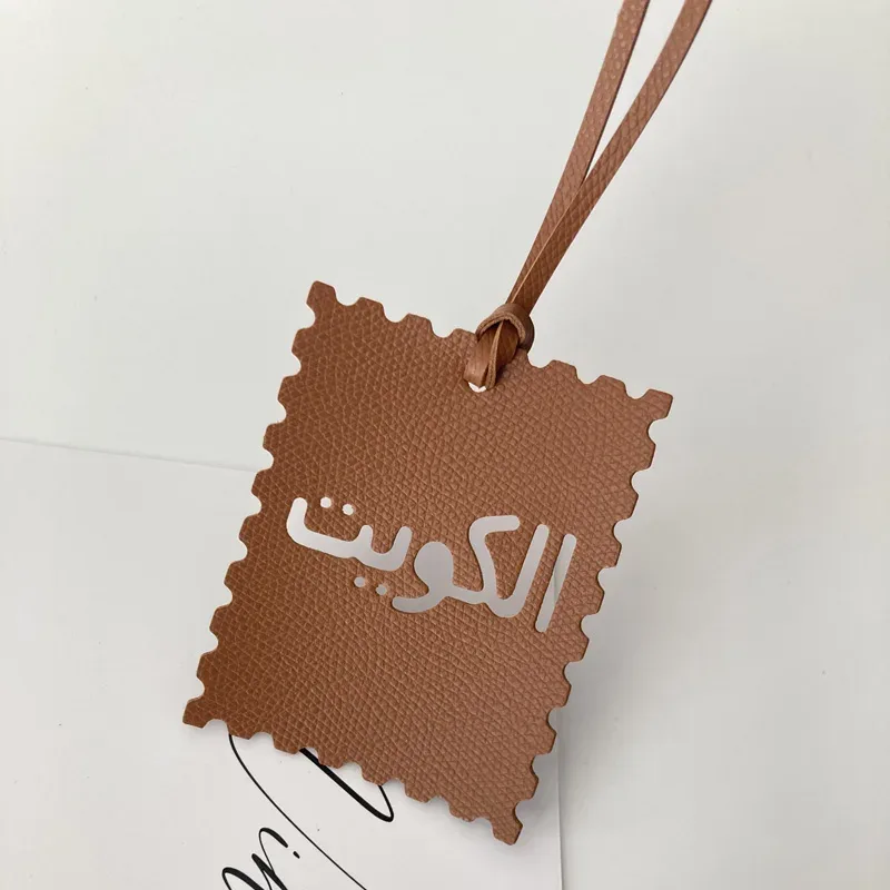 breloque de sac en cuir pu personnalisée avec lettres latines et arabes, accessoire pour sac à dos, décoration intérieure de voiture, décoration créative pour la maison