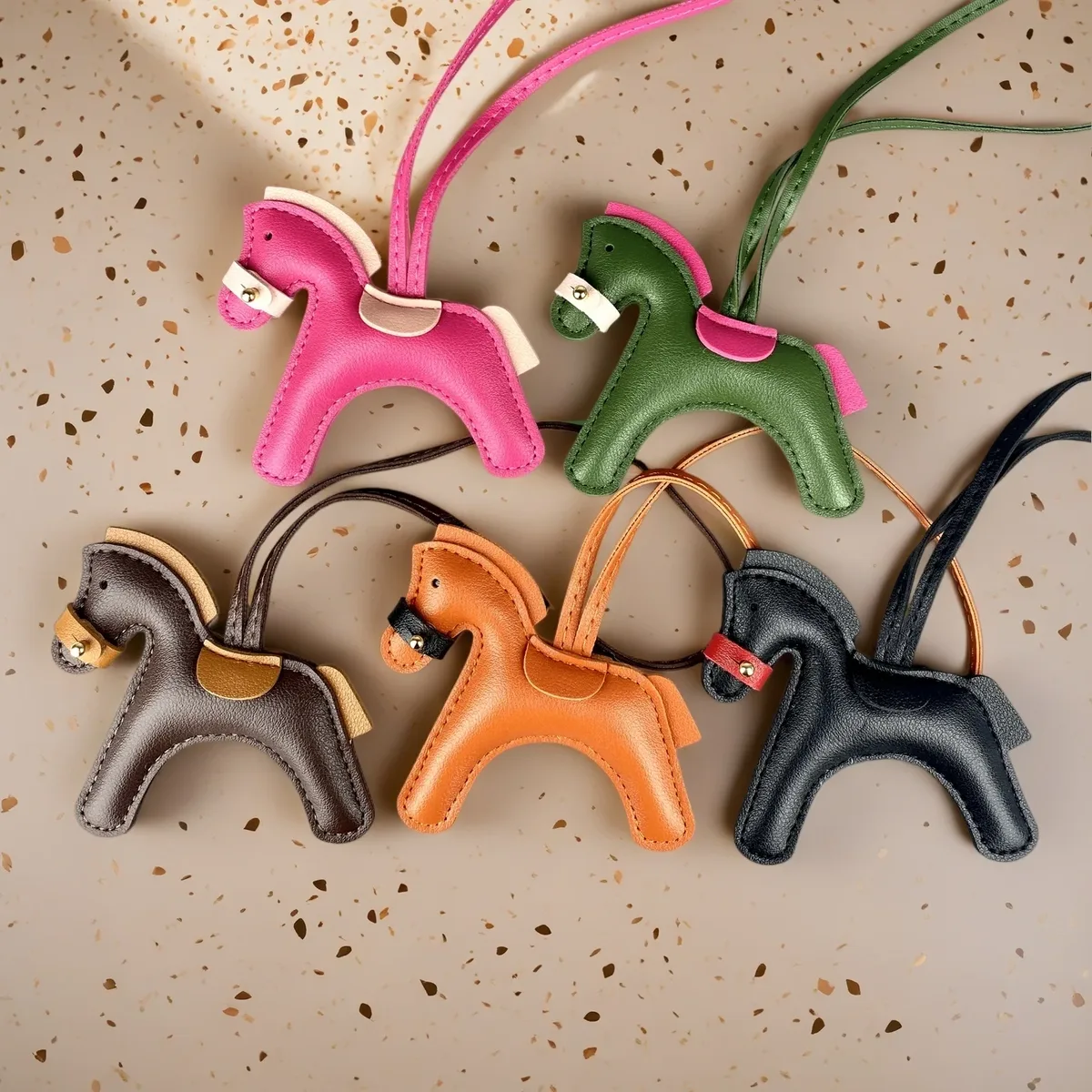 porte-clés en cuir pu fait main en forme de poney - adorable cheval avec museau détachable, décoration mignonne pour sac à dos, cadeau unique
