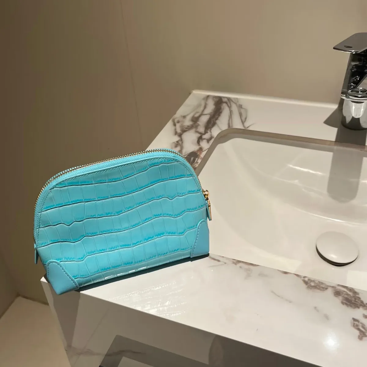 nouvelle trousse de maquillage portable de luxe en cuir véritable bleu à motif crocodile, sac cosmétique de voyage, étui de rangement pour articles de toilette