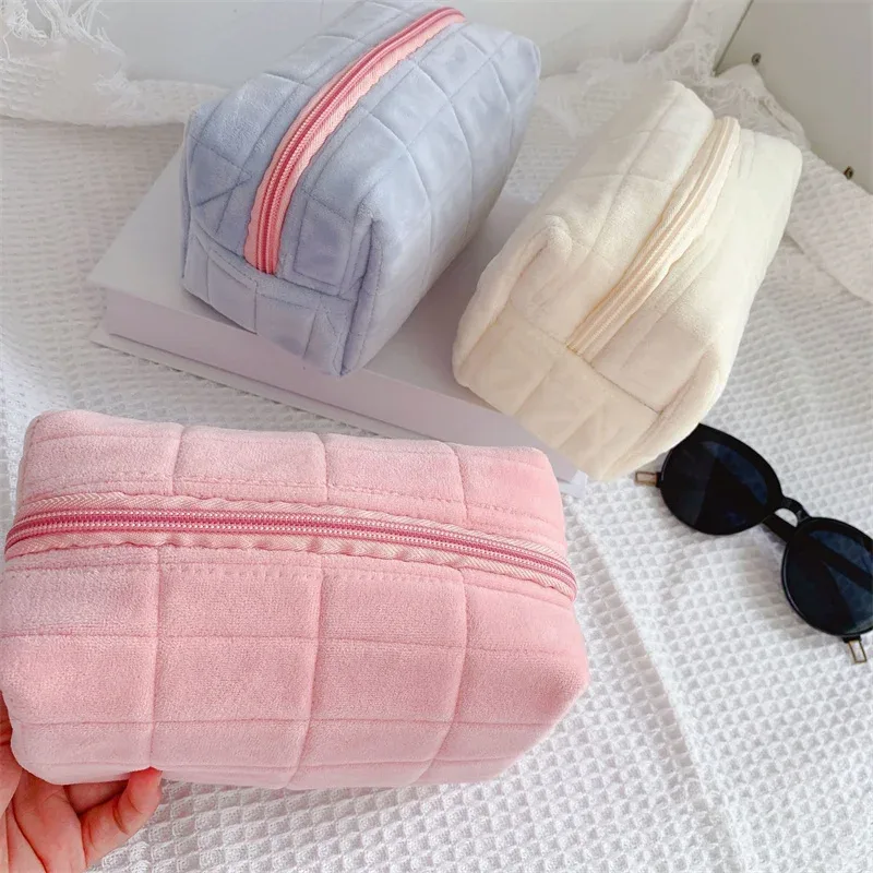 Trousse de maquillage en peluche mignonne pour femmes, petits sacs à cosmétiques portables de voyage, trousse de toilette à fermeture éclair de couleur unie, pochette de lavage, sacs de rangement
