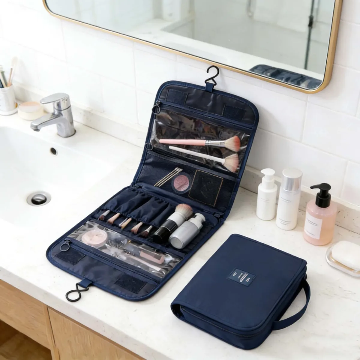 trousse de maquillage de voyage imperméable premium pour femmes – organisateur de toilette suspendu avec crochet, pochette de lavage spacieuse pour salle de bain et compartiment sec/humide