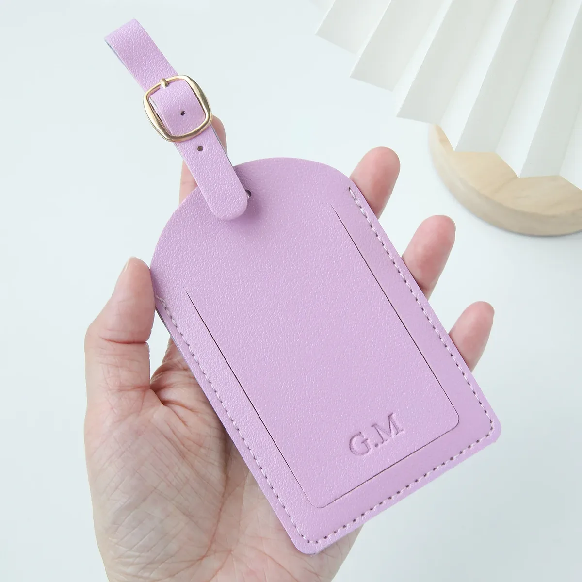 étiquette de bagage en cuir personnalisée avec initiales en relief, boucle réglable, couvercle rabattable pour la confidentialité, étiquette de voyage anti-perte pour valise