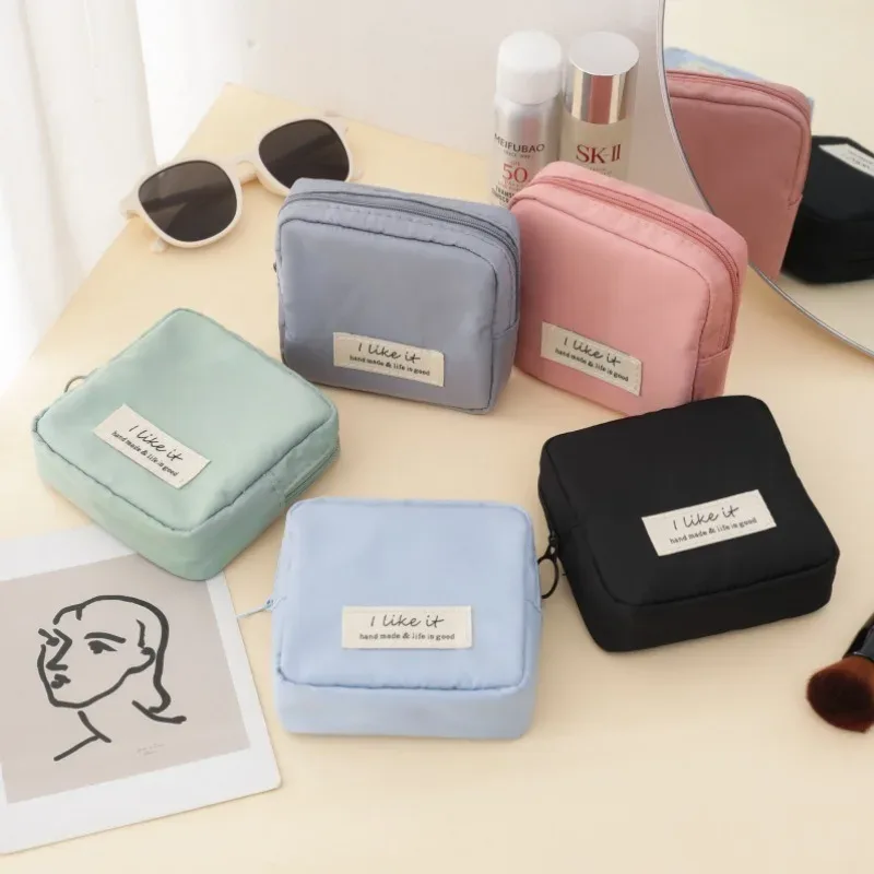 Sac de rangement imperméable de couleur Morandi pour les voyages, portable pour rouge à lèvres, cosmétiques, serviettes hygiéniques, petit sac portable