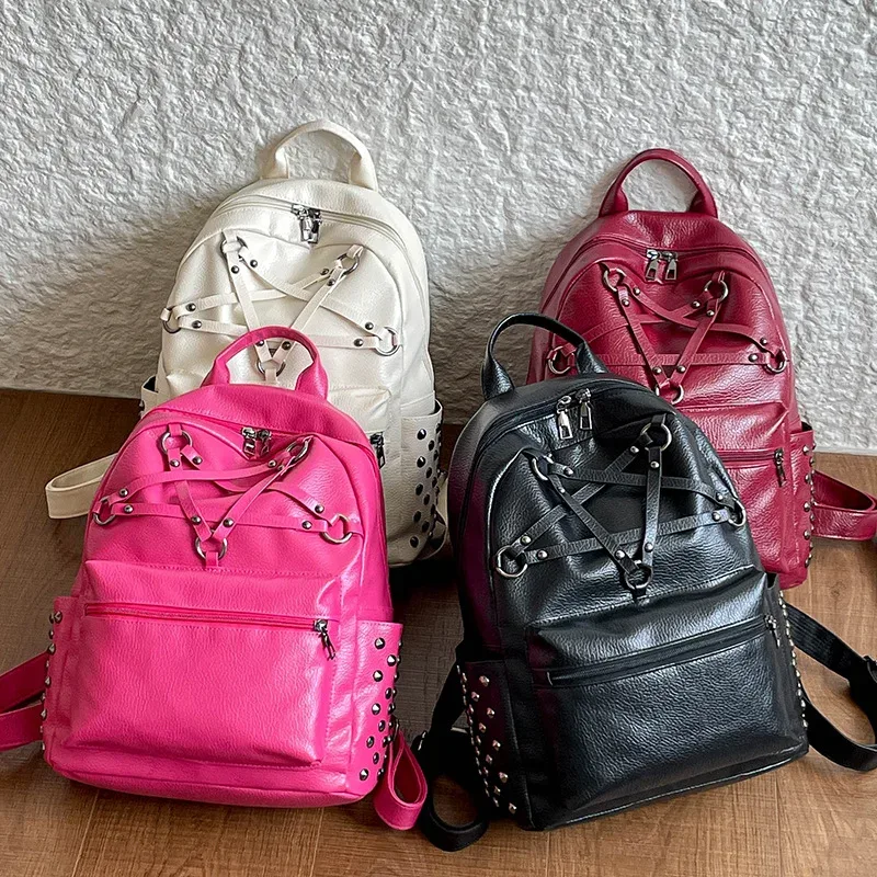 sac à dos décontracté pour femme en pu souple avec rivets, fermeture éclair solide, personnalisable, tendance, grande capacité, nouvelle collection 2026, haute qualité