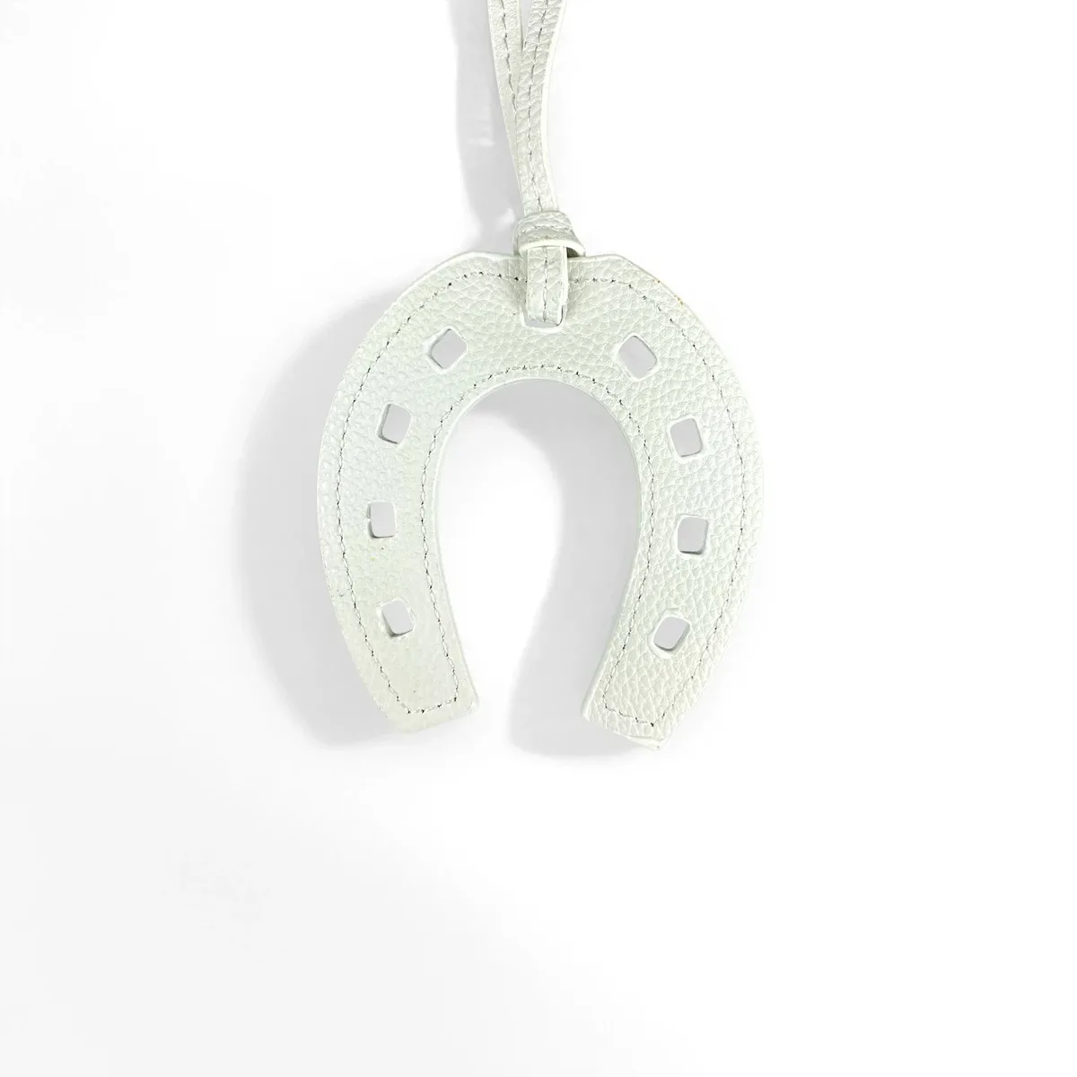 breloque/porte-clés en cuir pu faite à la main tête de cheval et fer à cheval - cadeau équestre unique pour sac à main et sac à dos - accessoire de mode pour sac