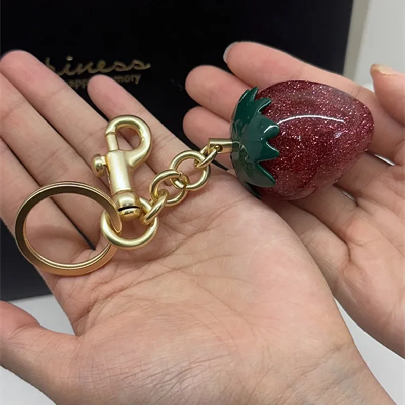 pendentif fraise en cristal rouge, décoration pour sac à main d'entraîneur, sac à bandoulière, porte-clés exquis, pièce de fixation, breloques de sac