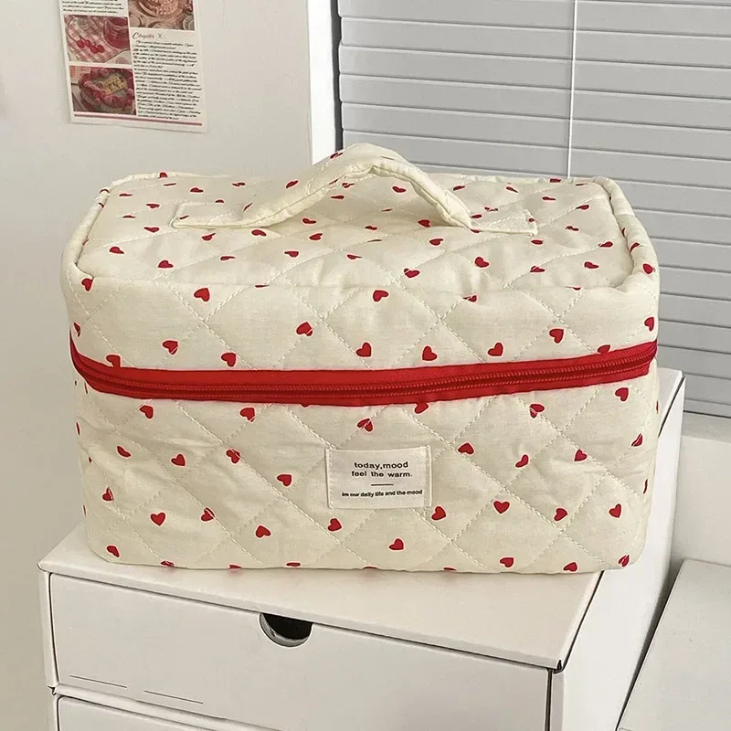 sac de maquillage matelassé à fermeture éclair pour femmes, sac à cosmétiques pour femmes, sac de maquillage en forme de cœur ins, pochette petite et grande trousse de toilette
