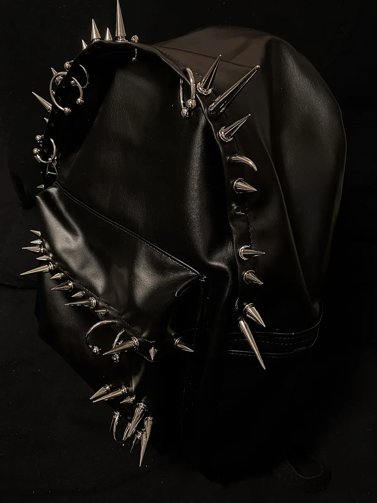 sac à dos punk rivet en cuir noir pour hommes, sac à dos de grande capacité à la mode pour femmes