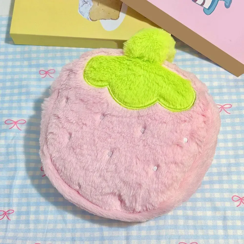 trousse de maquillage en peluche fraise mignonne grande capacité, trousse de voyage cosmétique avec poignée, organisateur de pinceaux pour filles