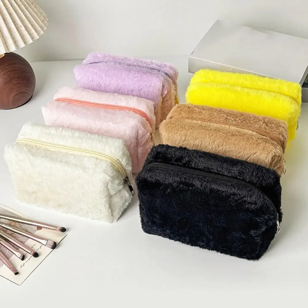 Trousse de maquillage en peluche de grande capacité, organiseur de toilette portable pour les voyages et l'usage quotidien 