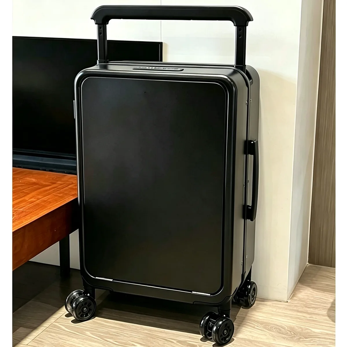 valise à roulettes avec poche pour ordinateur portable à ouverture frontale, poignée large, cadre en aluminium, serrure tsa, pour femme, en matériau pc, idéale pour les voyages et les entrepôts.