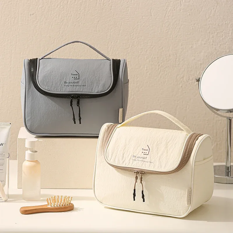 sac de toilette en taslon, imperméable pour voyage, sac de maquillage portable pour femmes, grand espace de rangement pour articles de toilette.