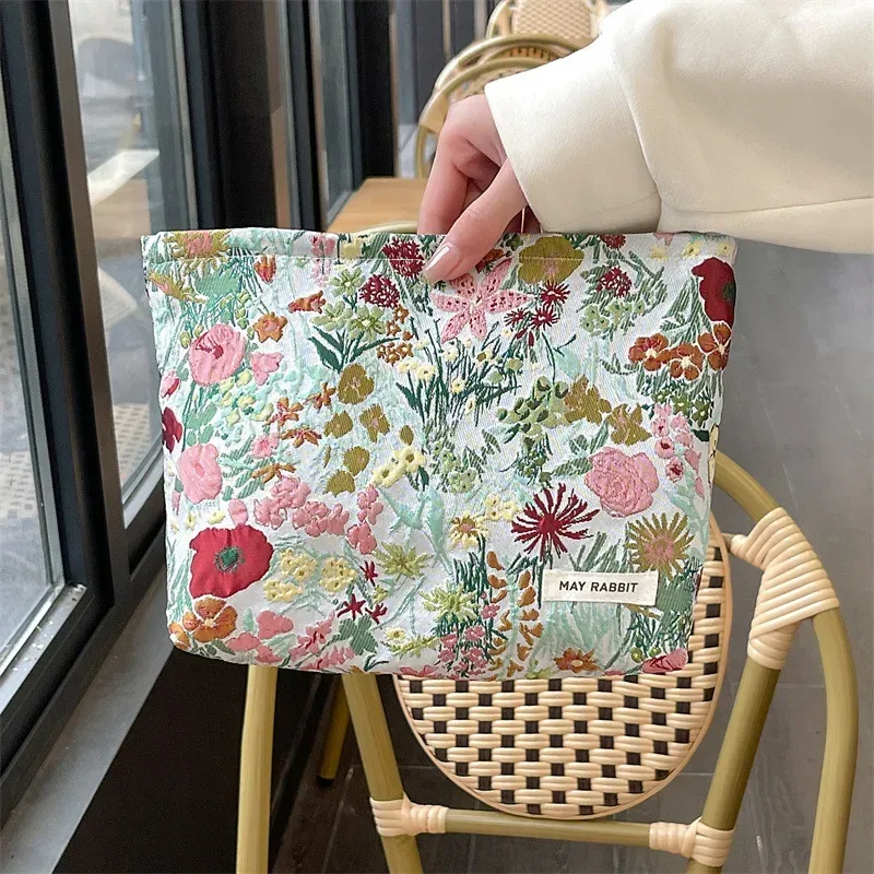 nouveau sac de maquillage vintage fleur en relief de haute qualité pour femmes, sac à cosmétiques, pochette de maquillage en toile de grande capacité, organisateur de voyage