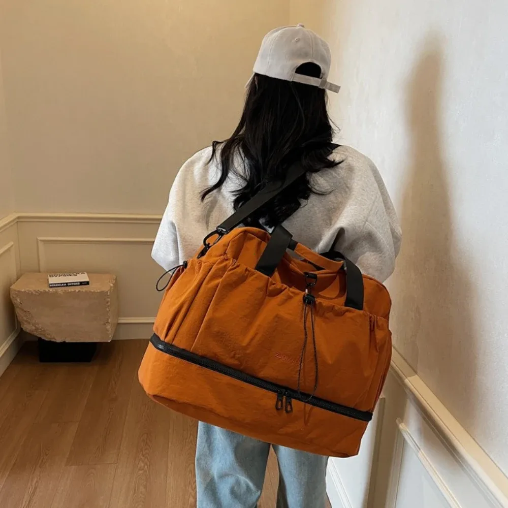 grand sac de voyage - spacieux, léger et durable. avec sangle réglable et poches. parfaite pour les voyages et les trajets quotidiens sac à main pour femme
