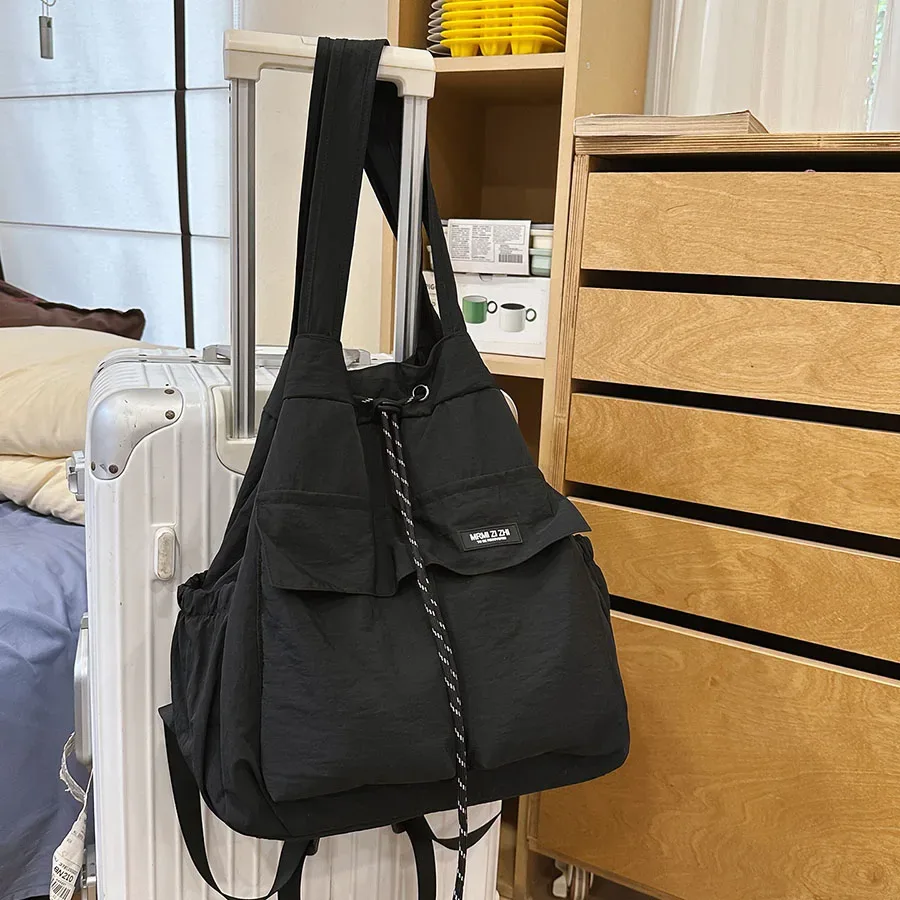 sac à dos de voyage 2-en-1 pour femmes, léger, de style coréen, décontracté, sac à bandoulière multifonctionnel avec cordon de serrage pour étudiantes.