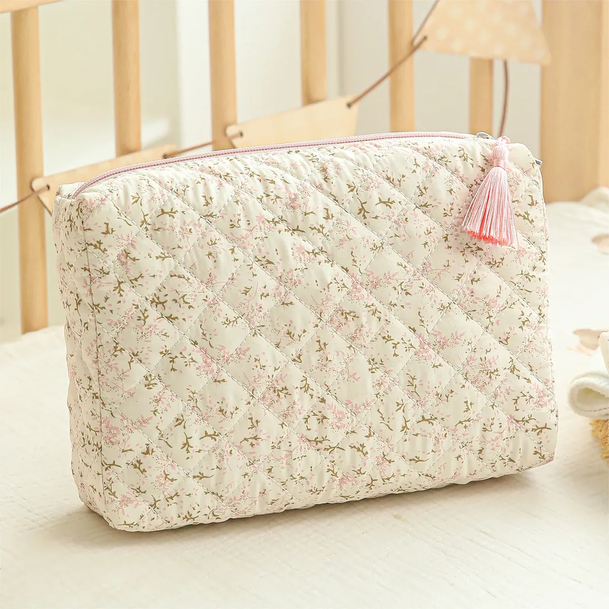 trousse de voyage matelassée florale pour femme avec fermeture éclair, grande capacité, pochette à crayons pour les voyages, le travail et le quotidien