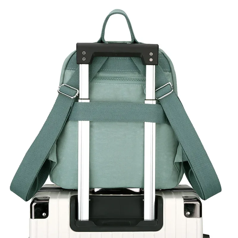 sac à dos léger en nylon pour femme, sac fourre-tout en nylon multi-poches, sac à dos décontracté imperméable pour les voyages, les trajets domicile-travail et l'usage quotidien