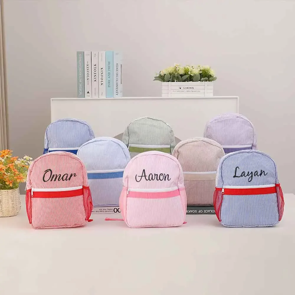 sac à dos en seersucker personnalisé avec monogramme couleur bonbon, sac à livres brodé pour enfants, cadeau unique pour les enfants