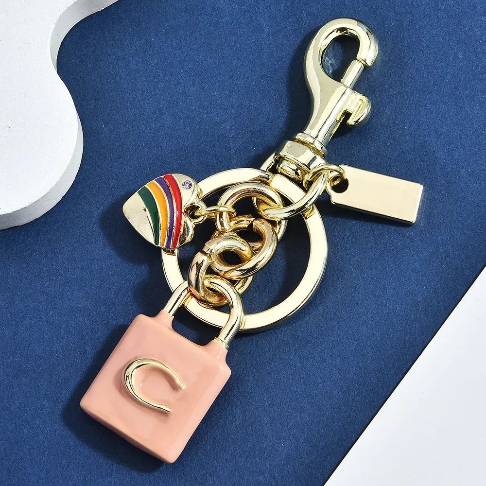porte-clés cadenas lettre c cœur arc-en-ciel vert sauge doré, breloque de sac personnalisable, pendentif de luxe pour sac à main femme