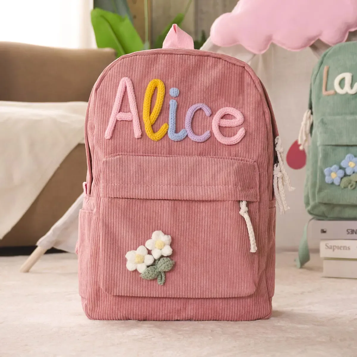 sac à dos unisexe personnalisé en velours côtelé — initiales brodées à la main, design coloré, choix de couleurs et d'accessoires